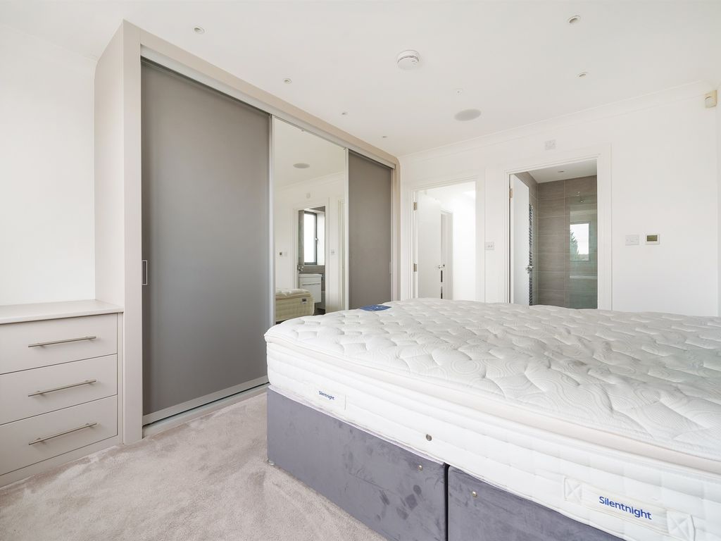 2 bed flat for sale in Plantagenet Road, New Barnet, Barnet EN5, £525,000