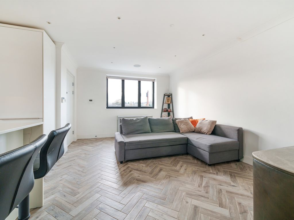 2 bed flat for sale in Plantagenet Road, New Barnet, Barnet EN5, £525,000