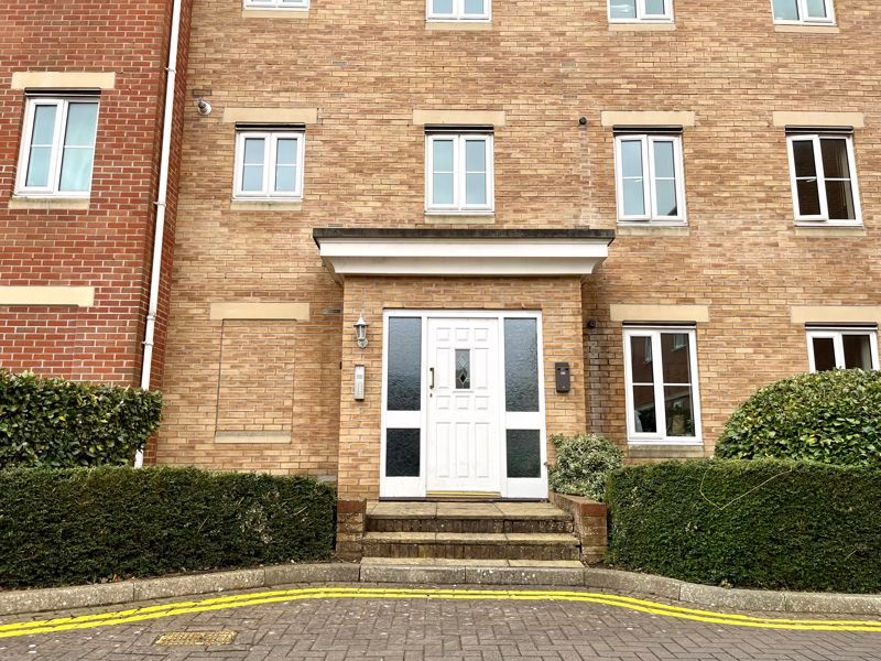 2 bed flat for sale in Hedgers Close, Ashton, Bristol BS3, £265,000