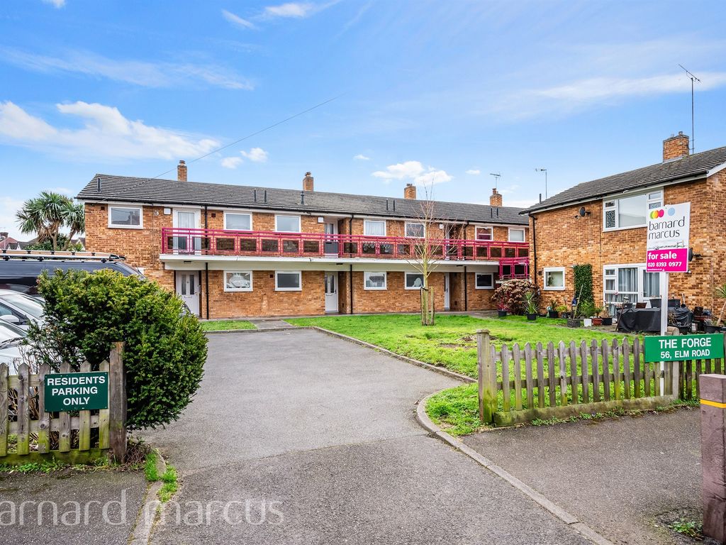 1 bed flat for sale in Elm Road, Chessington KT9, £230,000