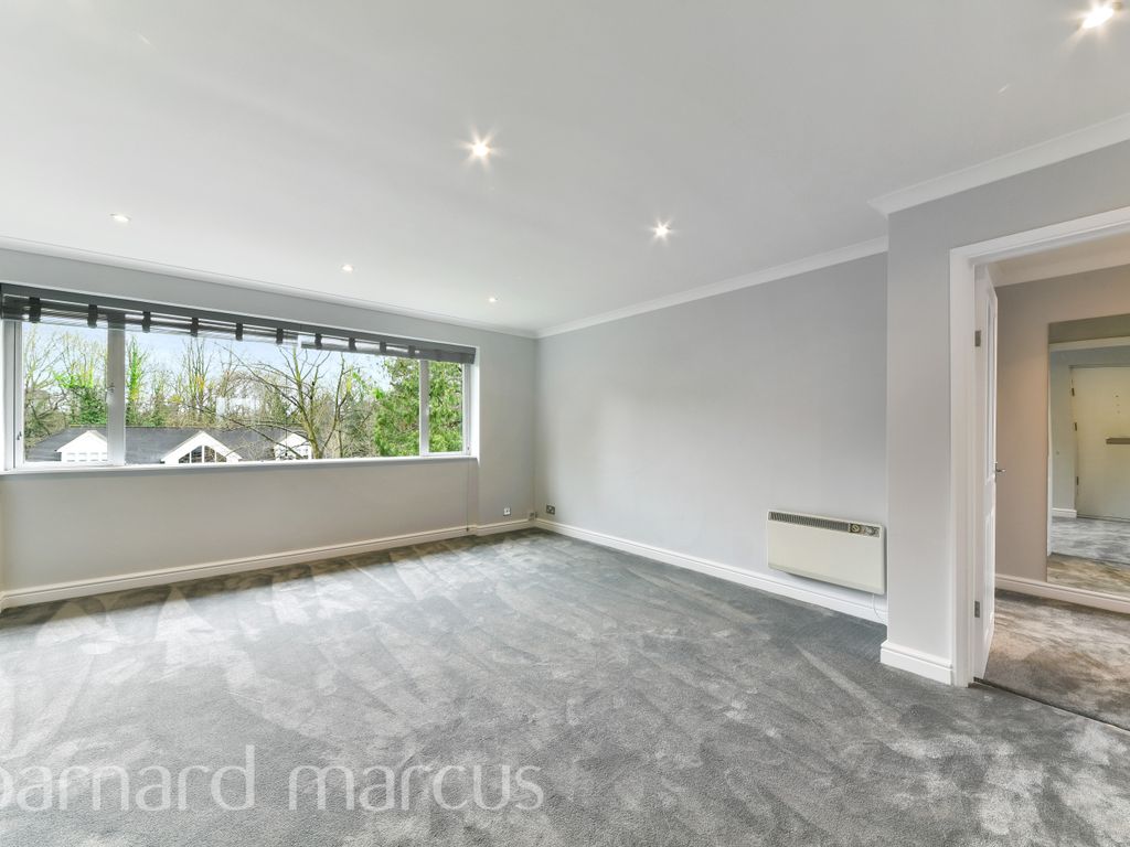 2 bed flat to rent in Brockley Combe, Weybridge KT13, £1,500 pcm