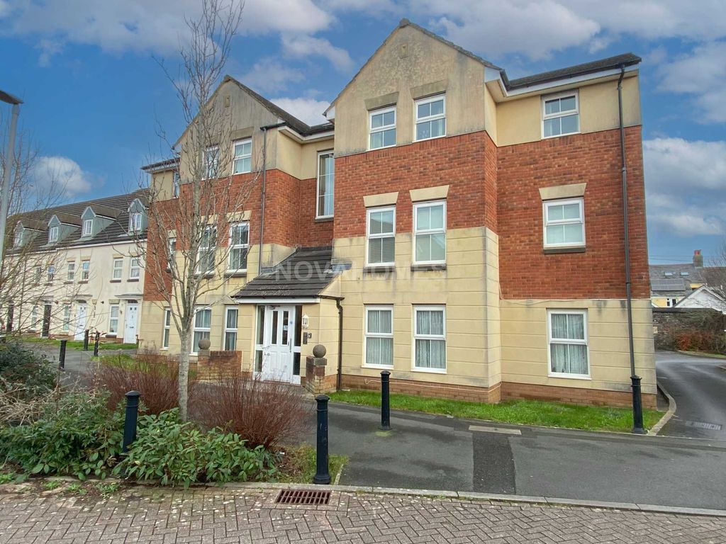 2 bed flat for sale in Renaissance Gardens, Beacon Park PL2, £54,000