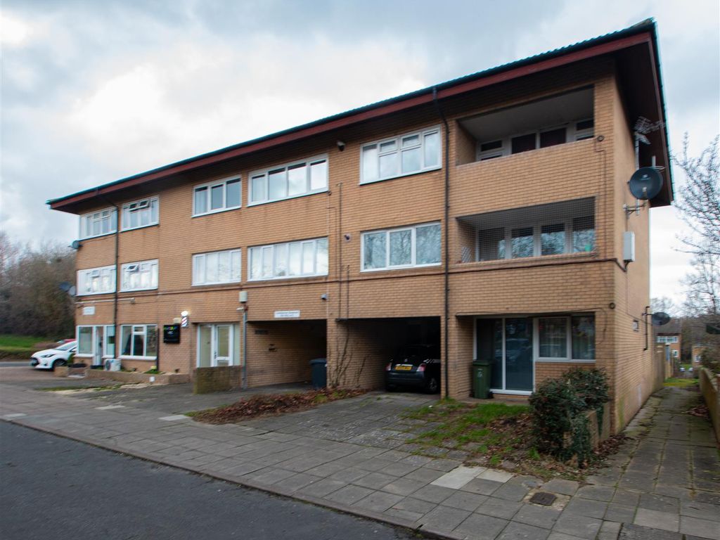 1 bed property to rent in Conniburrow Boulevard, Conniburrow, Milton Keynes MK14, £850 pcm