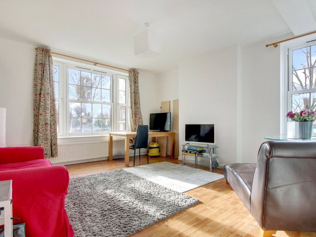 3 bed flat for sale in Torriano Avenue, Kentish Town, London NW5, £525,000