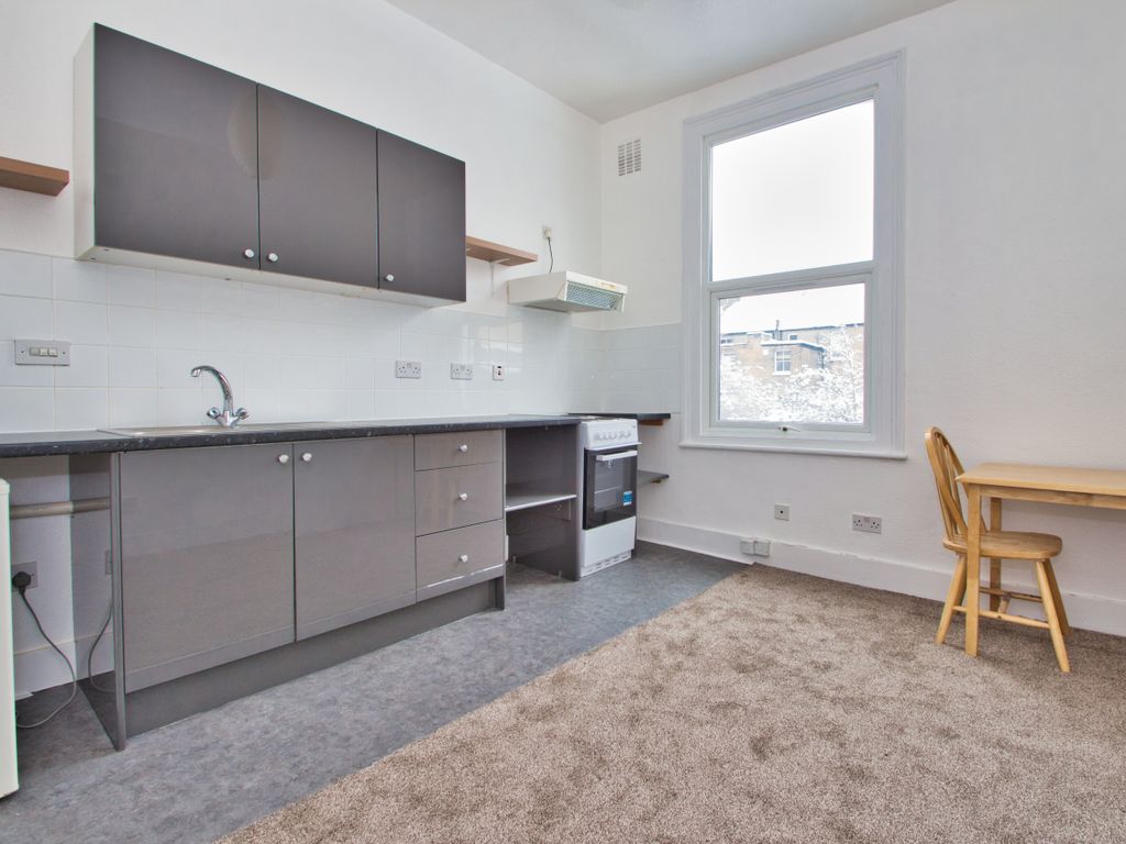 Room to rent in Huddleston Road, London N7, £700 pcm