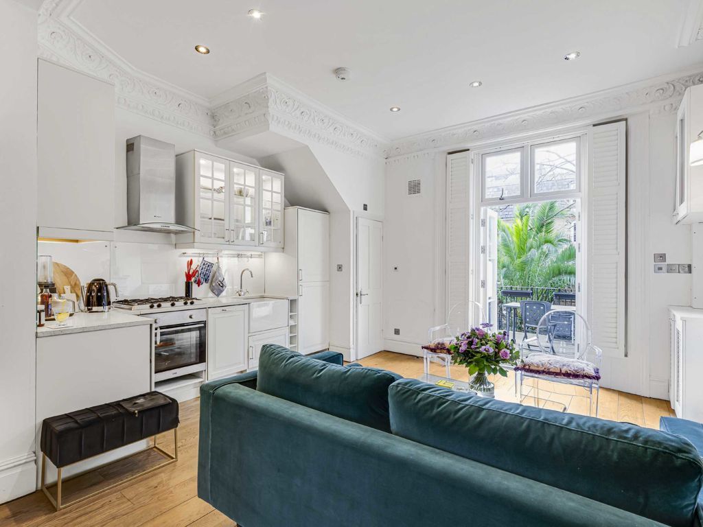 1 bed flat for sale in Gunter Grove, London SW10, £575,000