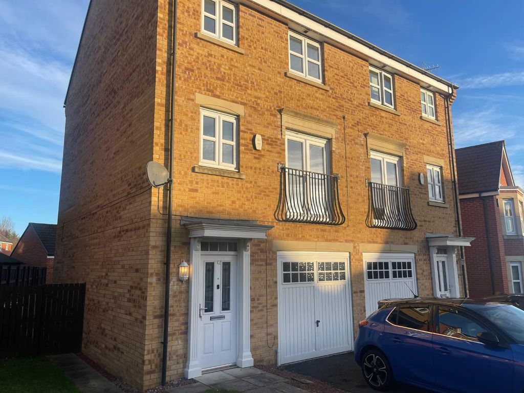 3 bed town house for sale in Youens Crescent, Newton Aycliffe DL5, £140,000