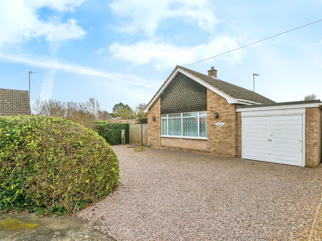 2 bed detached bungalow for sale in Church Road, Wisbech PE13, £160,000