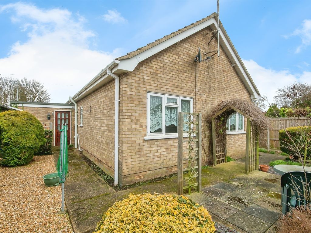 2 bed detached bungalow for sale in Church Road, Wisbech PE13, £160,000