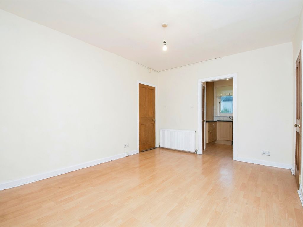 2 bed flat for sale in Nitshill Road, Thornliebank, Glasgow G46, £90,000