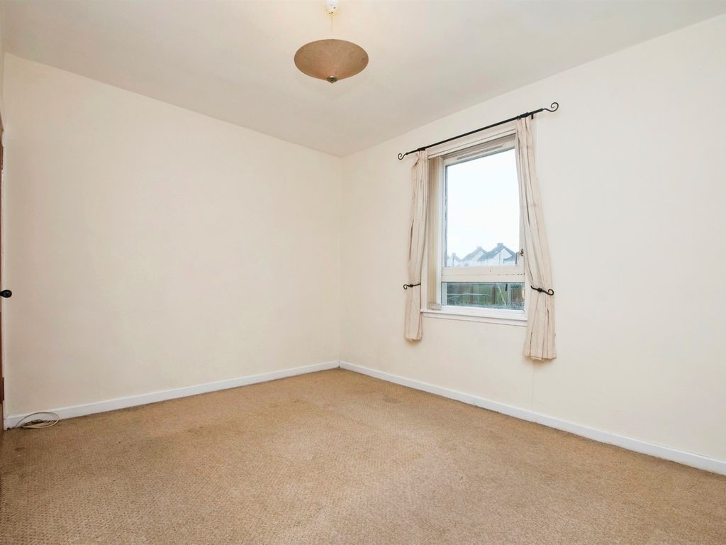 2 bed flat for sale in Nitshill Road, Thornliebank, Glasgow G46, £90,000