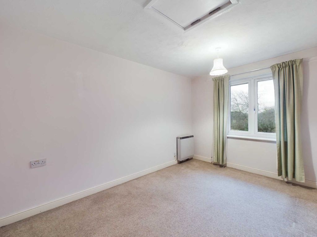 1 bed flat for sale in Church Lane, Kings Langley WD4, £150,000