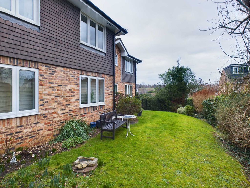 1 bed flat for sale in Church Lane, Kings Langley WD4, £150,000