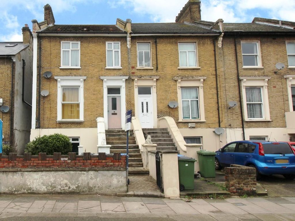 1 bed flat for sale in Herbert Road, Plumstead SE18, £250,000