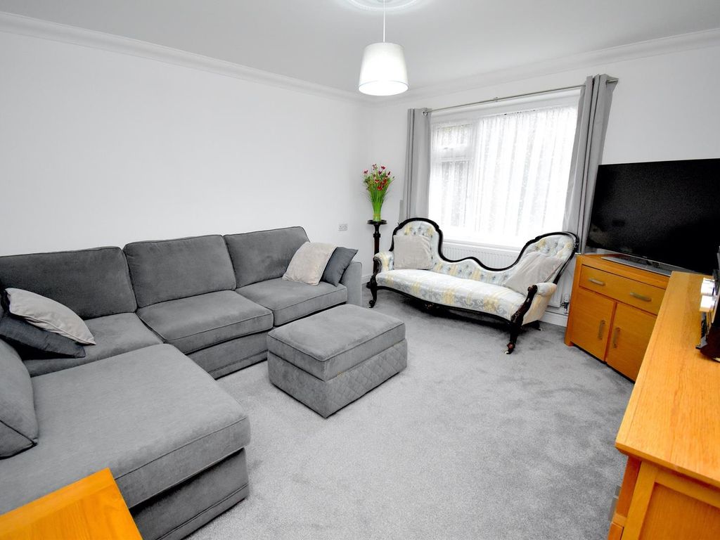 1 bed flat for sale in Siston Park, Kingswood, Bristol, 4Np. BS15, £158,000