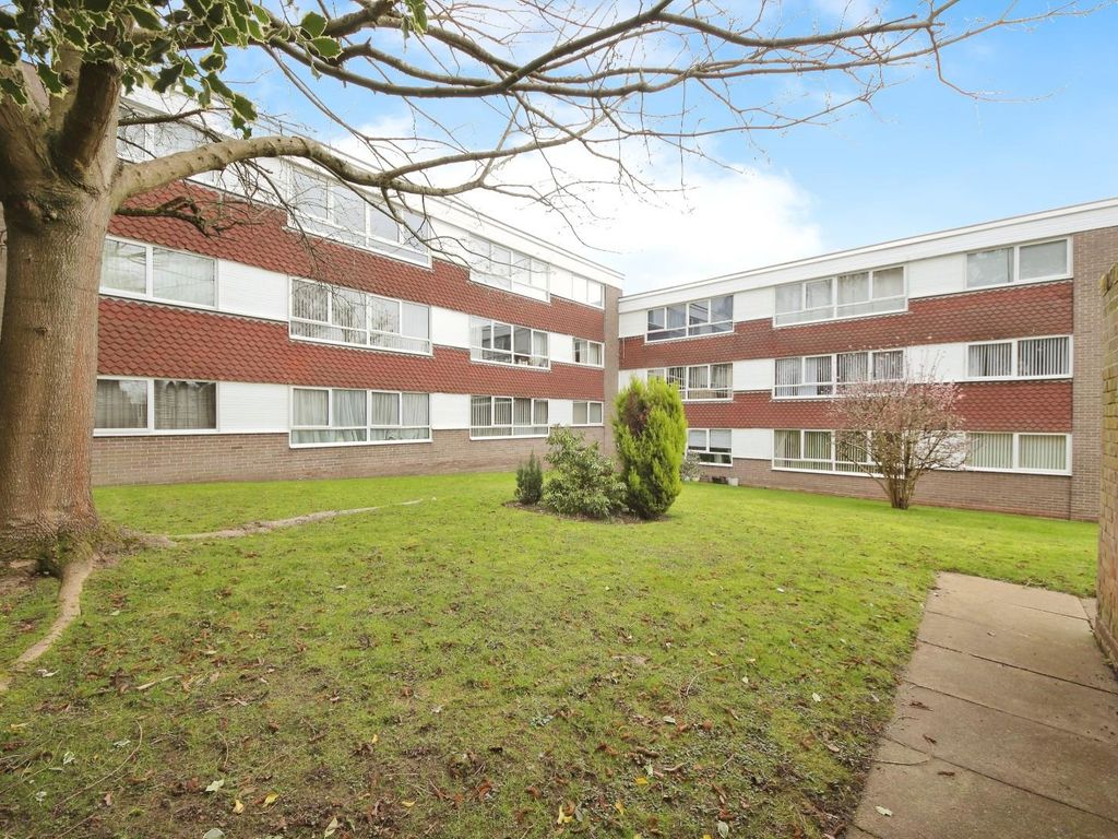 2 bed flat for sale in Mereside Way, Solihull B92, £190,000