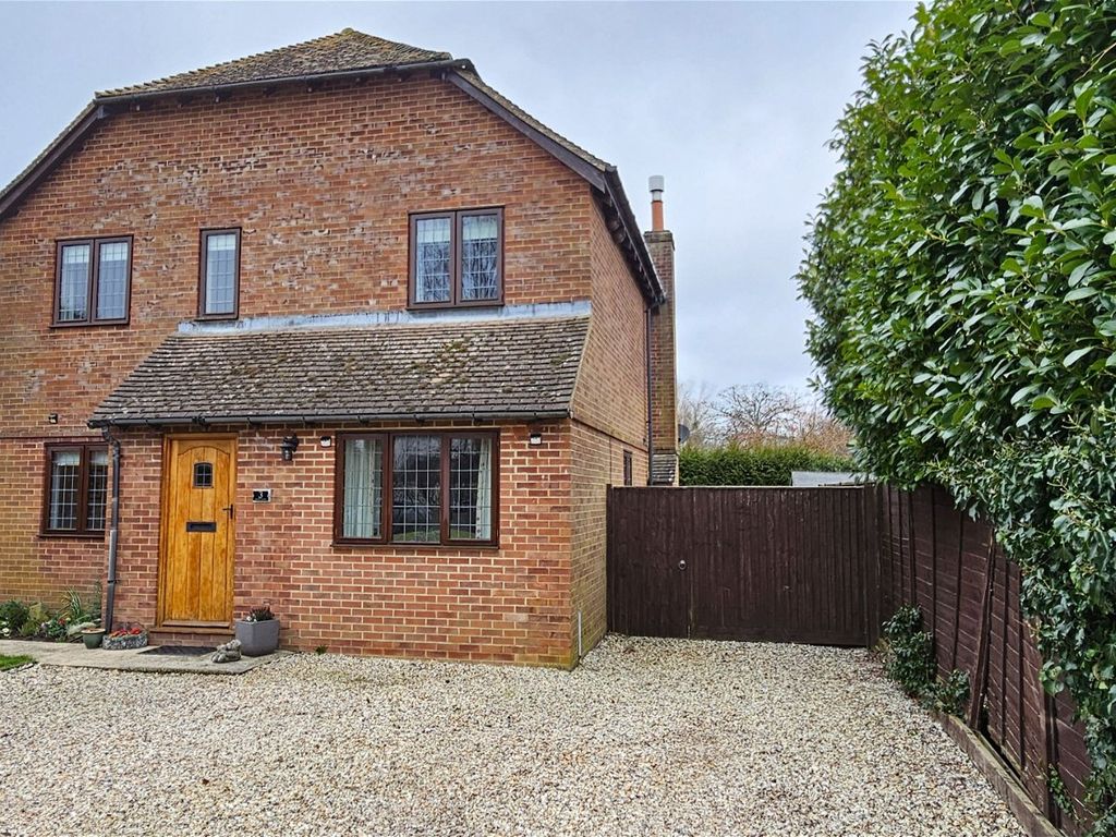 4 bed detached house for sale in Mead Close, Peasemore, Newbury RG20, £595,000