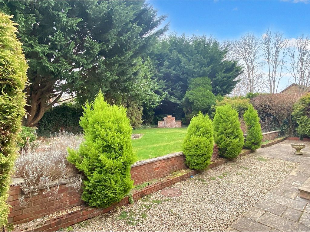 4 bed detached house for sale in Garden Close, Hook, Hampshire RG27, £625,000