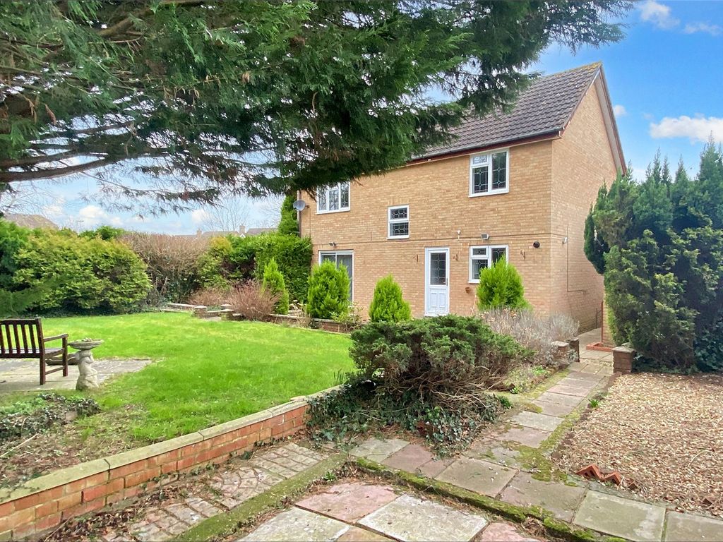 4 bed detached house for sale in Garden Close, Hook, Hampshire RG27, £625,000