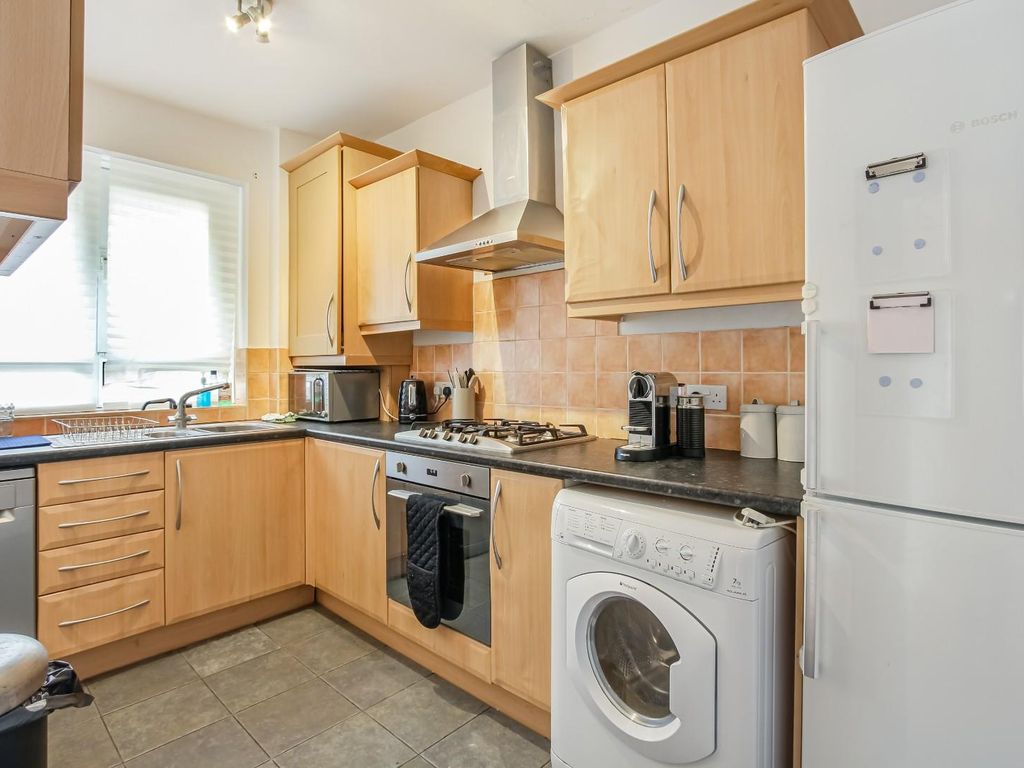 2 bed flat for sale in Wiltshire Close, London SW3, £625,000