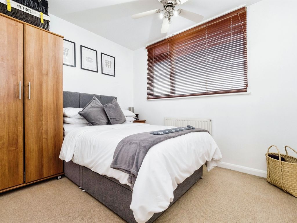 4 bed semi-detached house for sale in Abbey Wood Lane, Rainham RM13, £525,000