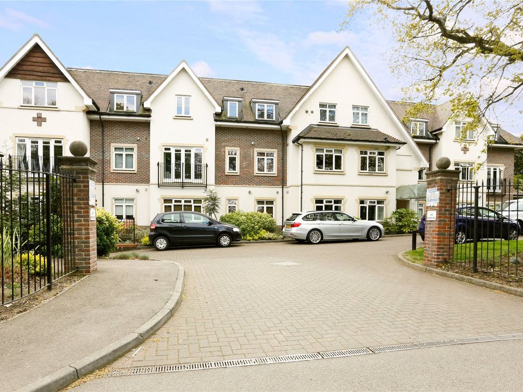 1 bed flat for sale in Station Road, Beaconsfield HP9, £250,000