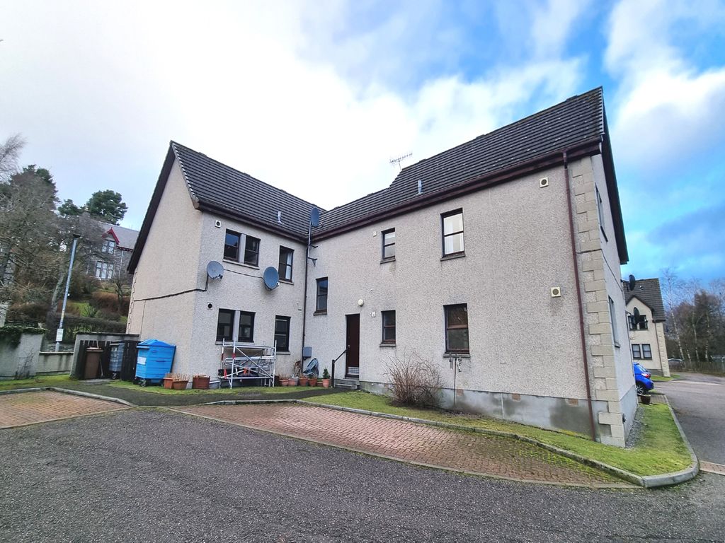 2 bed flat for sale in Ruthven Court, Kingussie PH21, £130,000