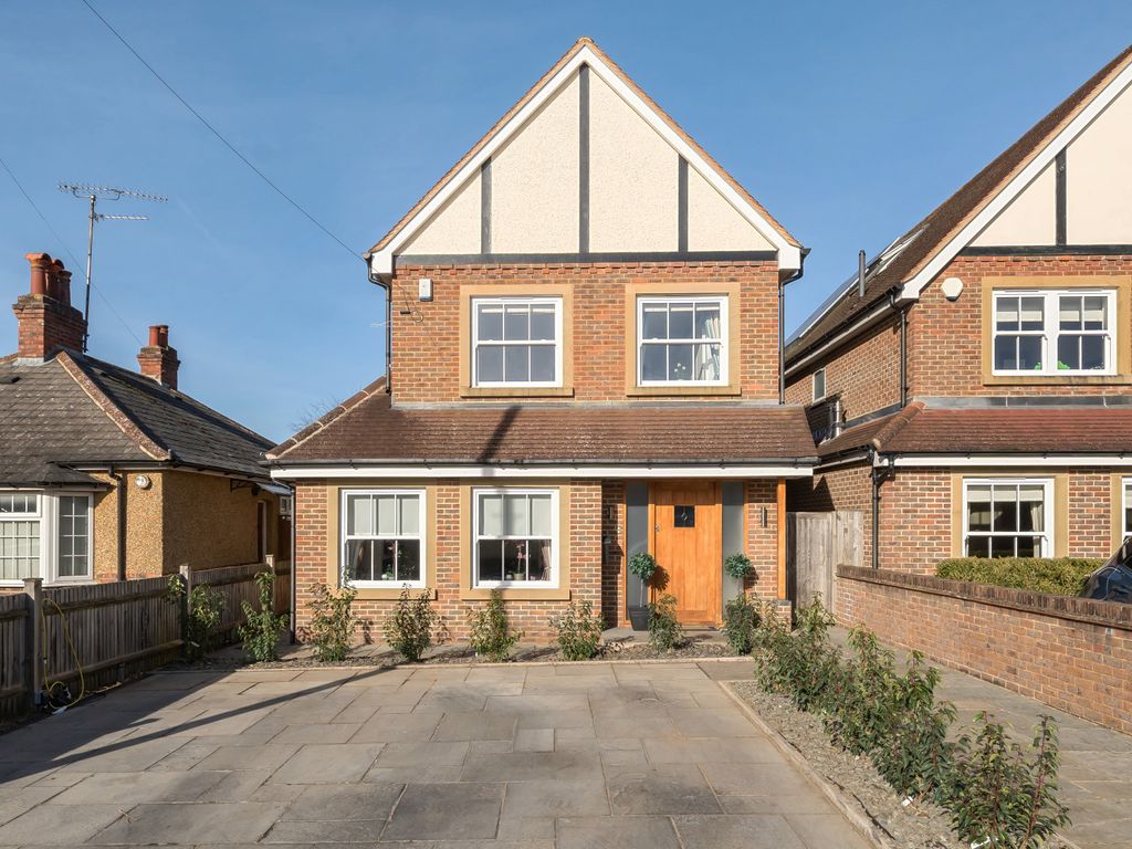 5 bed detached house for sale in Freelands Road, Cobham KT11, £1,550,000