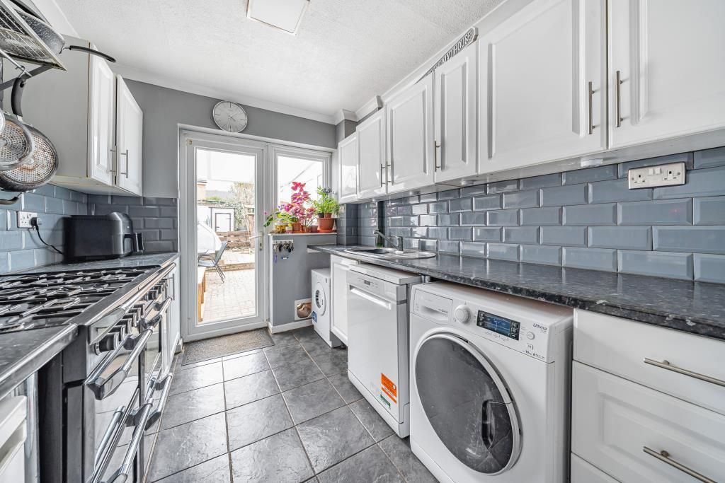 3 bed terraced house for sale in Maidenhead, Berkshire SL6, £425,000