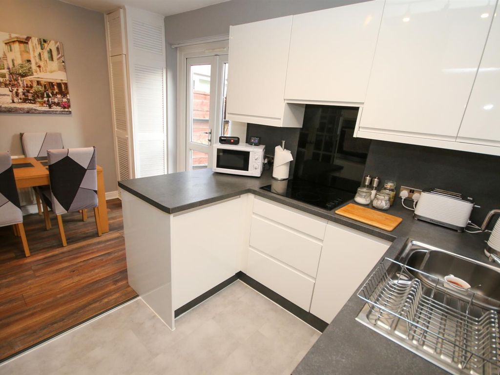 2 bed end terrace house to rent in Green Street, Middleton, Manchester M24, £950 pcm
