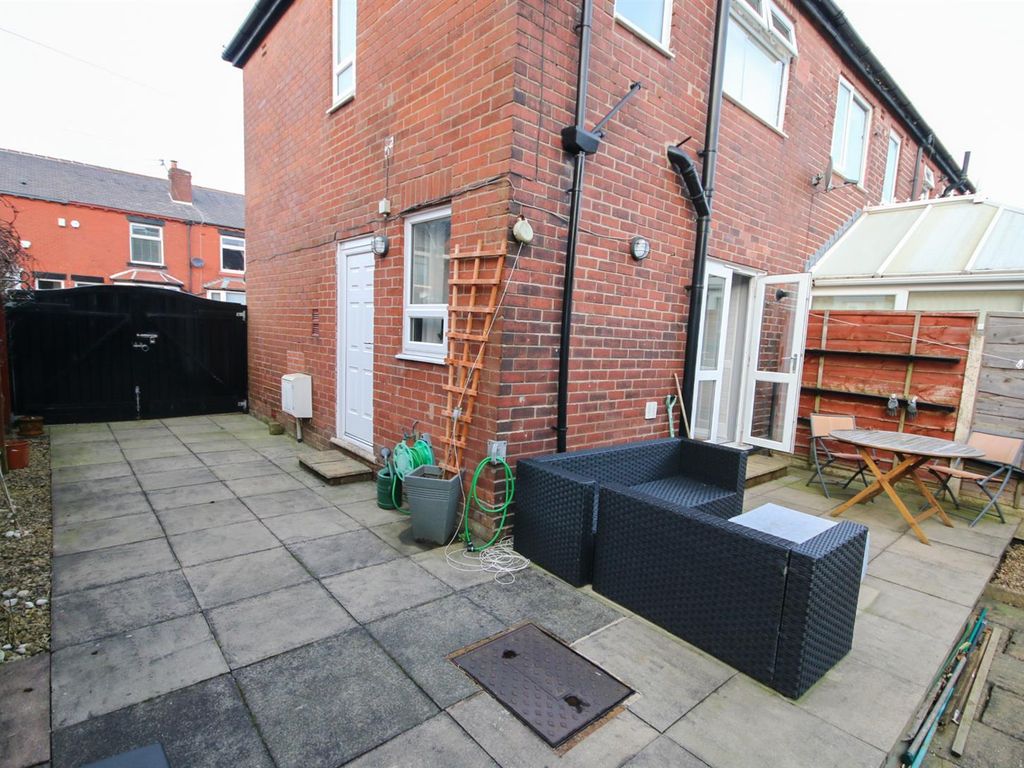 2 bed end terrace house to rent in Green Street, Middleton, Manchester M24, £950 pcm