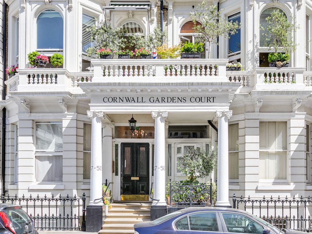 2 bed flat for sale in Cornwall Gardens Court, 47-50 Cornwall Gardens SW7, £1,795,000