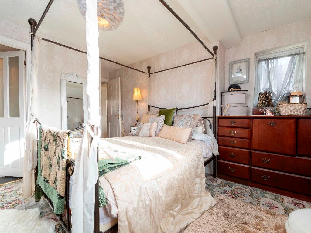 4 bed detached house for sale in Beechcroft, Trelewis, Treharris CF46, £319,950
