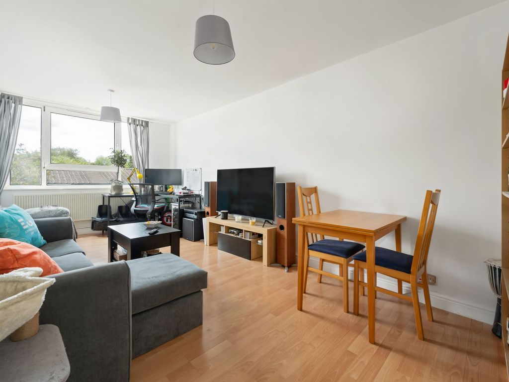 1 bed flat for sale in Northcote Road, Teyham Court SW11, £385,000