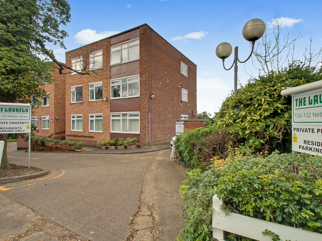 2 bed flat to rent in Nether Street, Finchley N3, £1,900 pcm