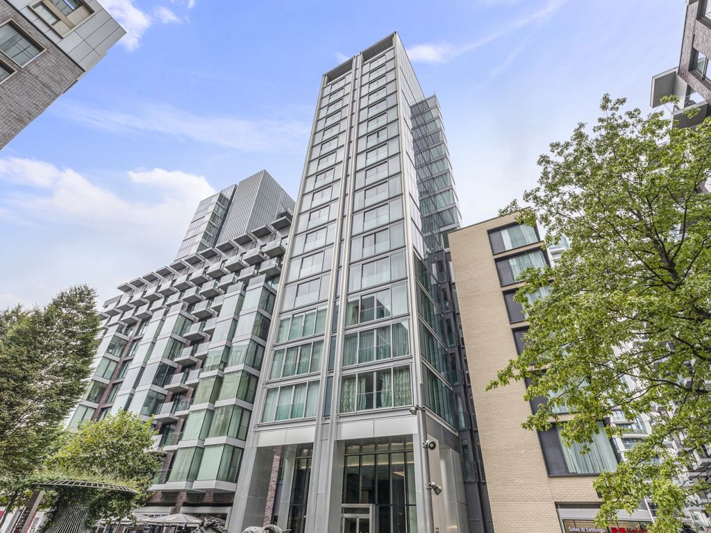 2 bed flat for sale in Cashmere House, Goodman's Fields, Aldgate E1, £925,000