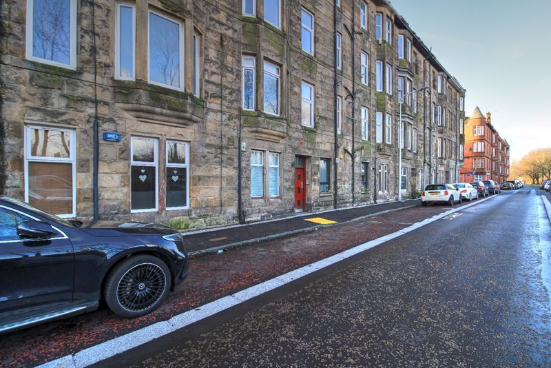 1 bed flat for sale in Station Road, Dumbarton G82, £55,000