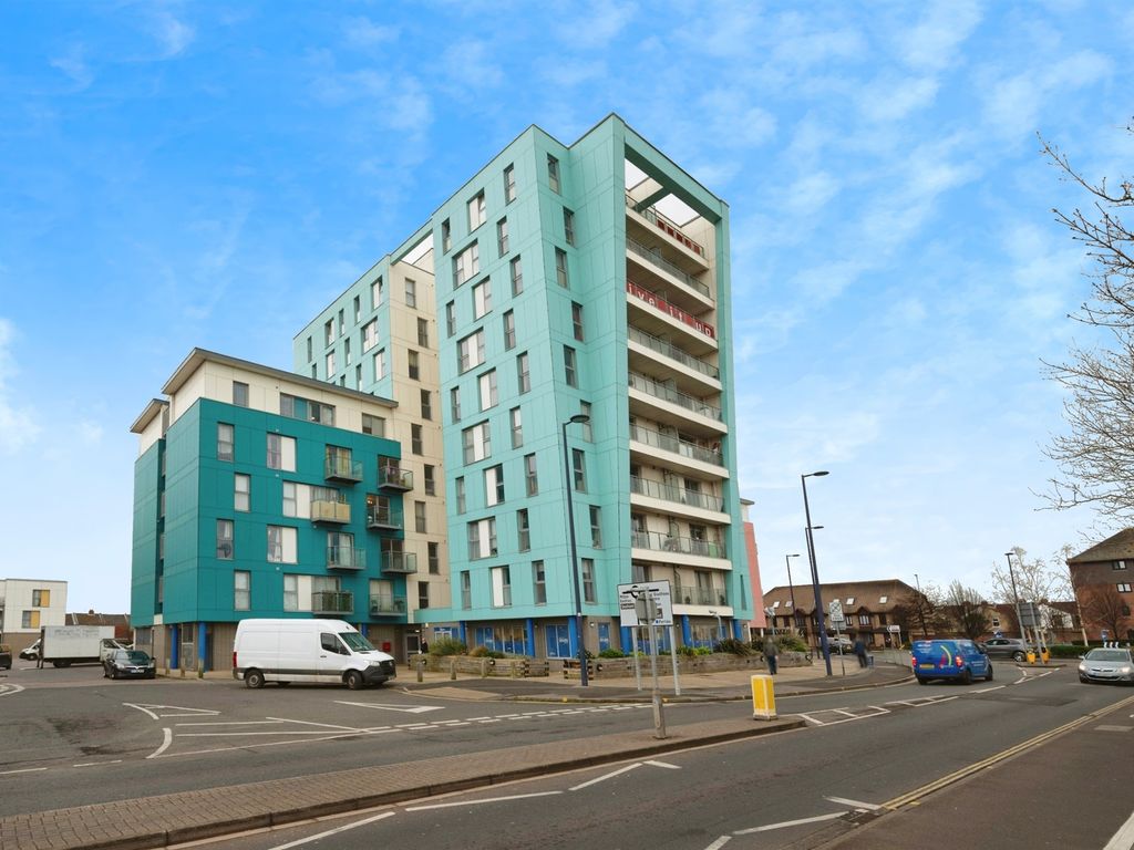2 bed flat for sale in Fratton Way, Southsea PO4, £150,000