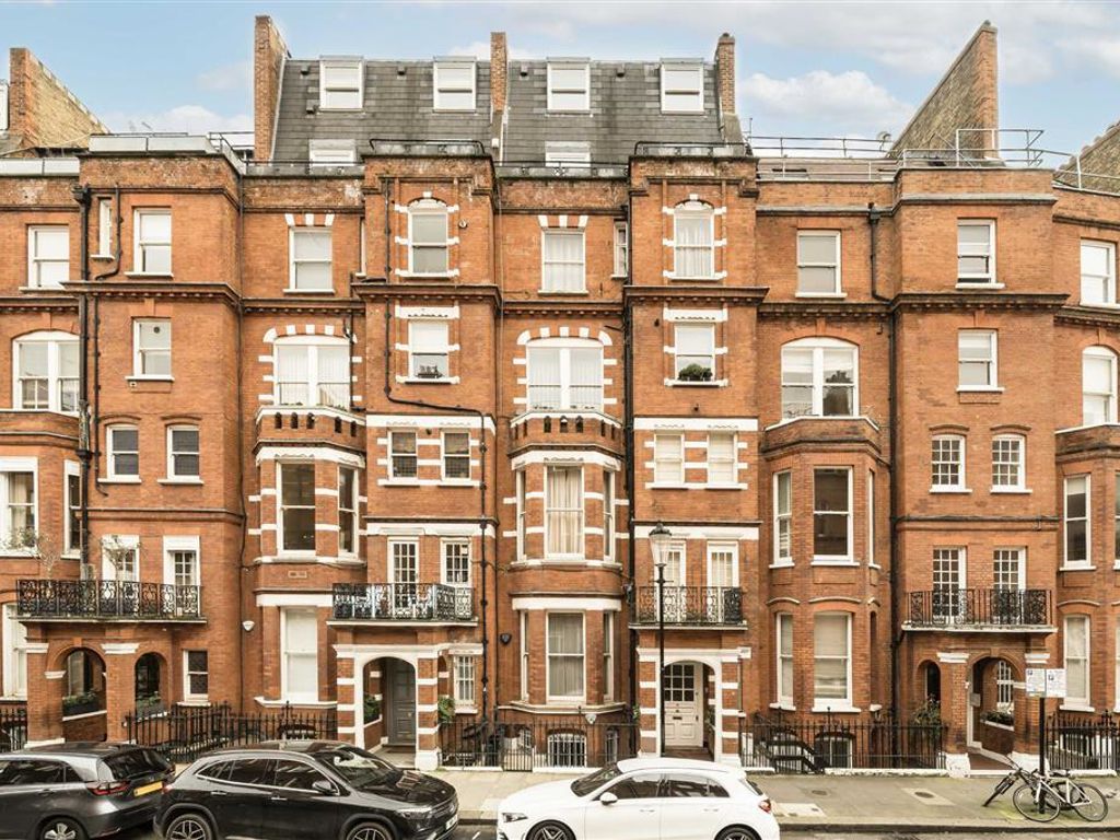 2 bed flat for sale in Egerton Gardens, London SW3, £1,495,000
