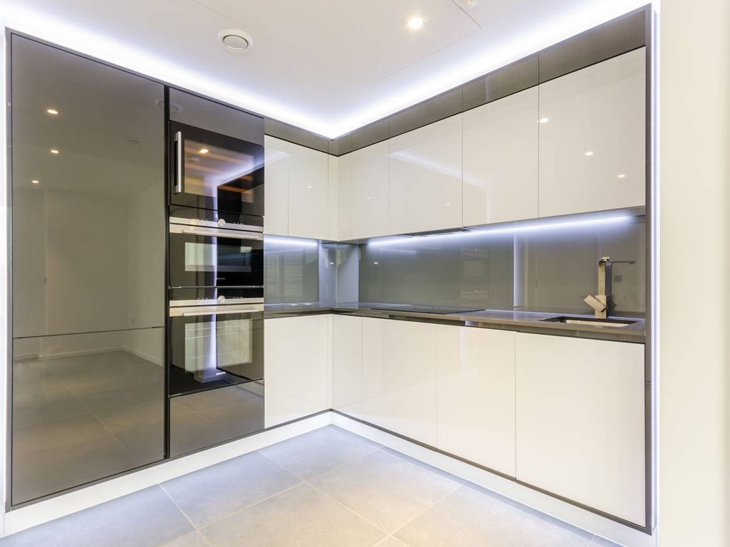2 bed flat for sale in Dollar Bay, Canary Wharf, London E14, £1,300,000
