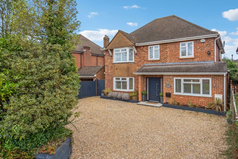 5 bed detached house for sale in Marlow Road, Bourne End SL8, £975,000