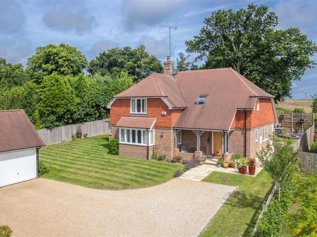 4 bed detached house for sale in Newlands Drive, Burwash Weald, Etchingham TN19, £900,000