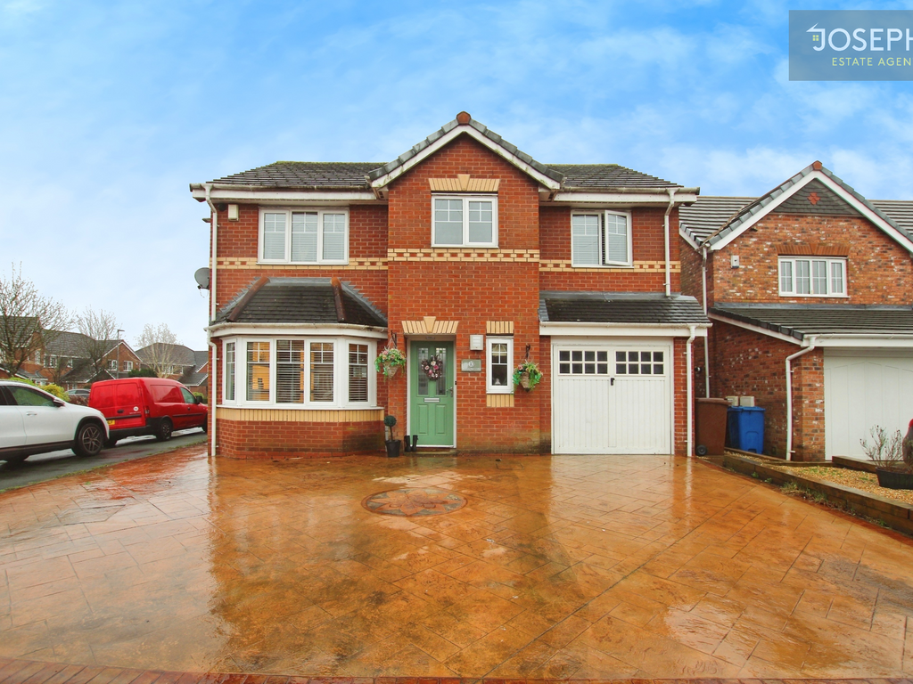 4 bed detached house for sale in Caton Drive, Manchester M46, £400,000