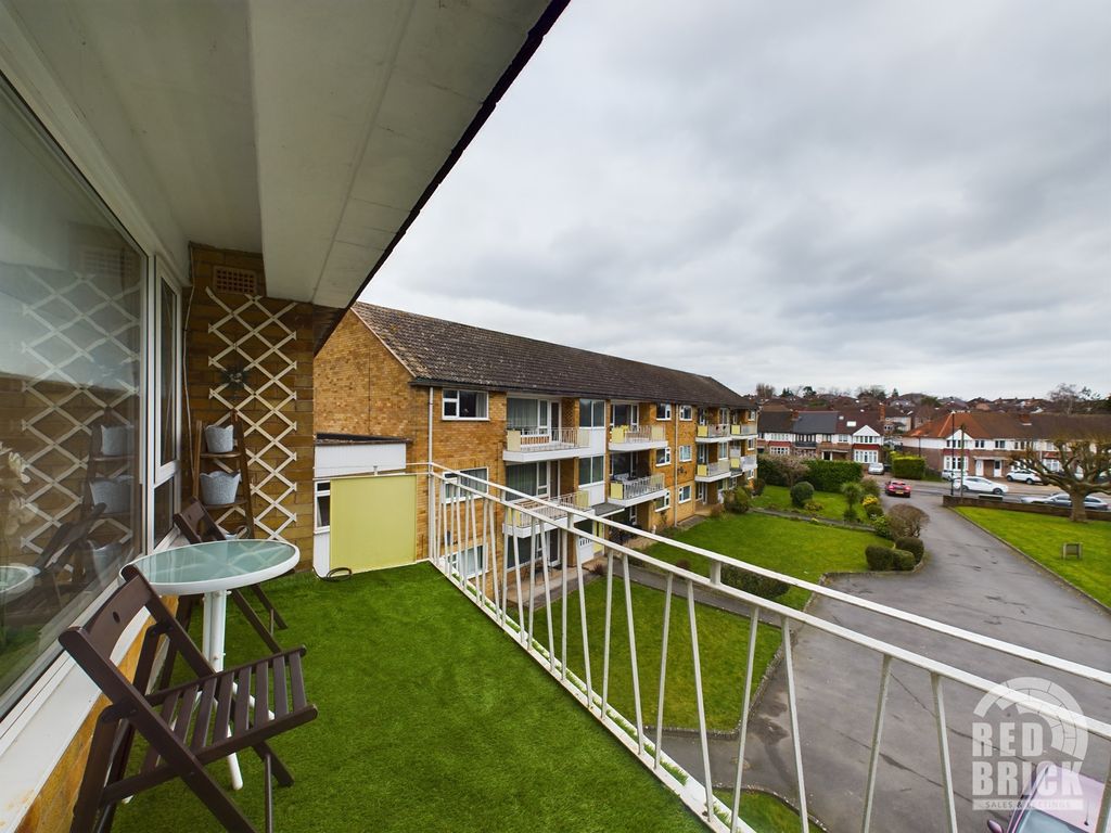 2 bed flat for sale in Morfa Gardens, Coventry CV6, £170,000