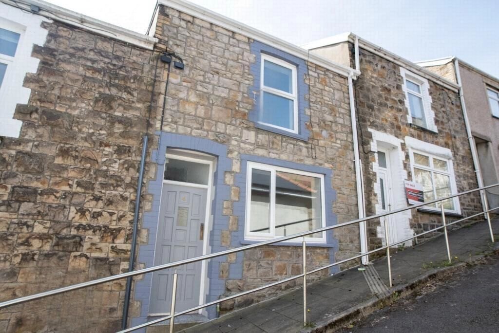2 bed terraced house to rent in Mount Street, Ebbw Vale NP23, £700 pcm