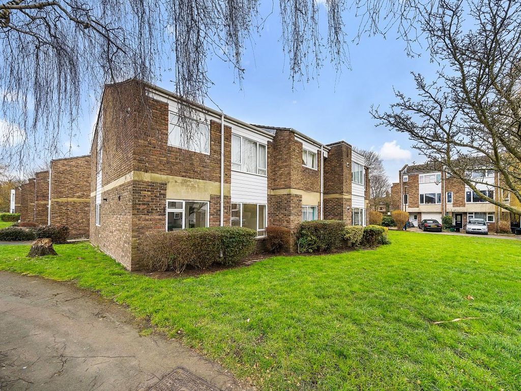 1 bed flat for sale in Beard Road, Kingston Upon Thames KT2, £300,000