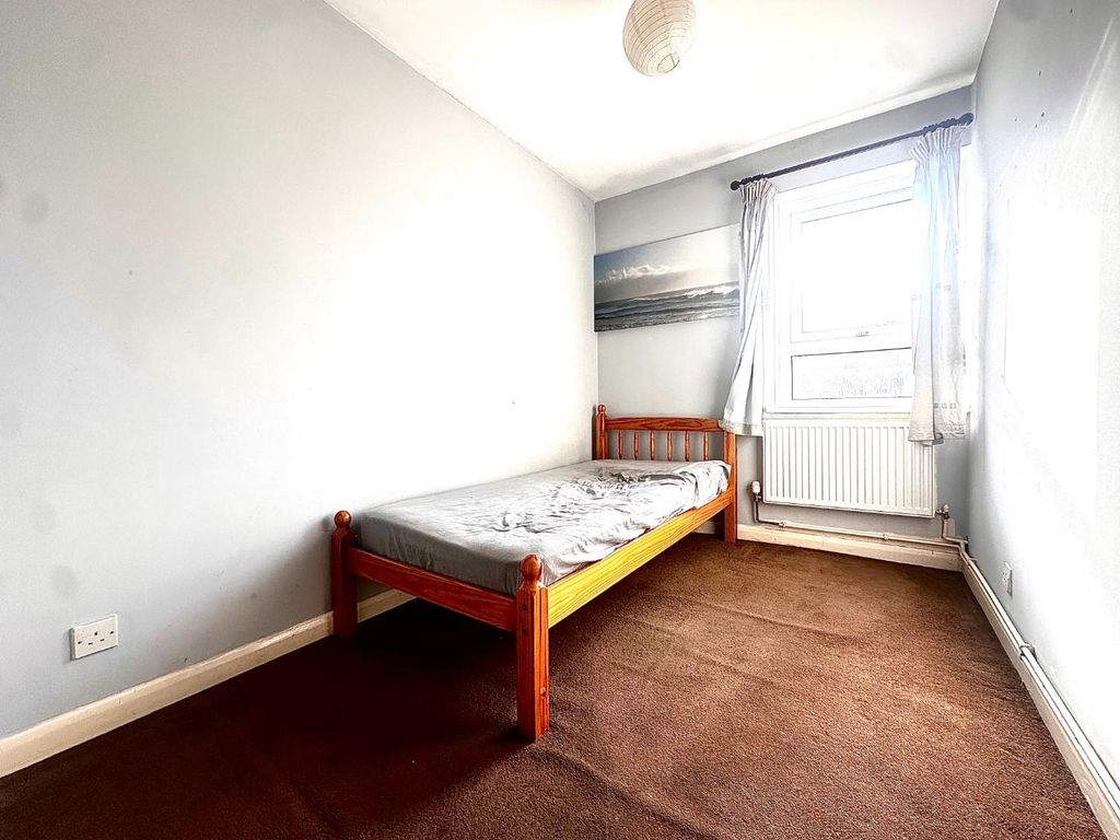 Room to rent in Gough Walk, London E14, £700 pcm