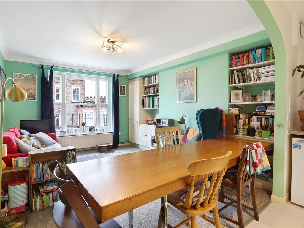 2 bed flat for sale in Chetwynd Road, London NW5, £530,000