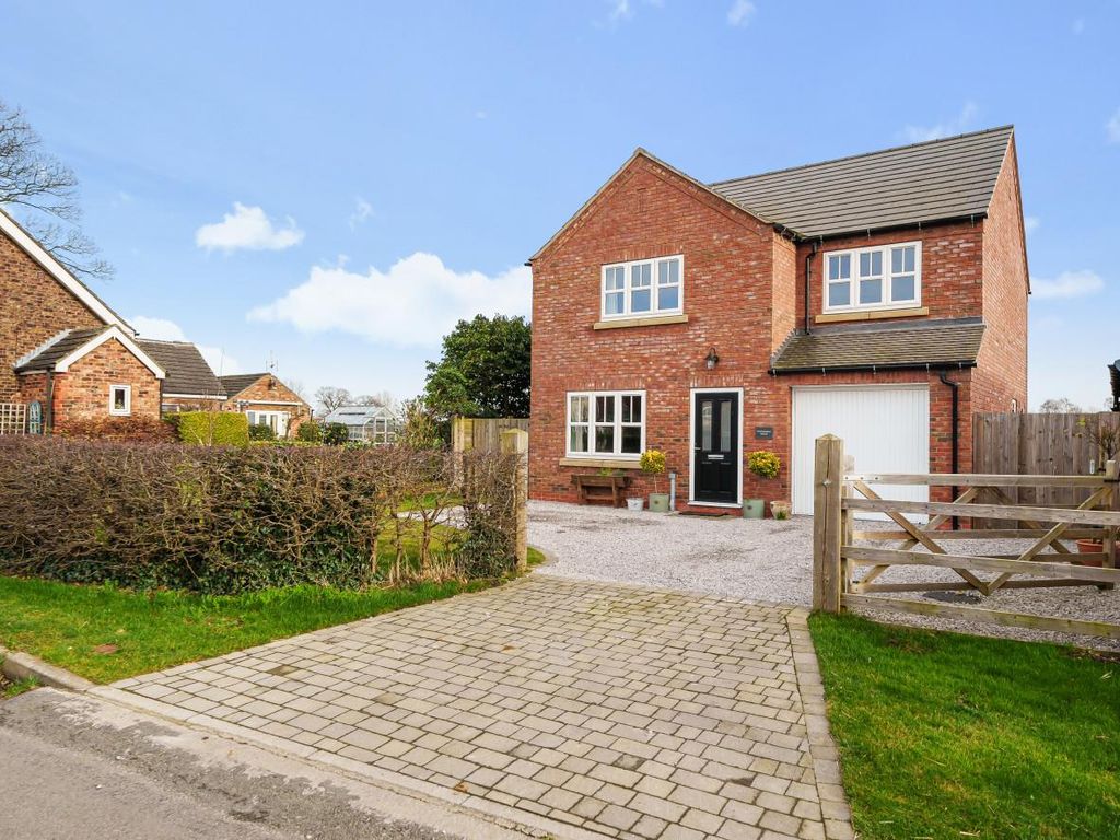 4 bed detached house for sale in South Duffield, Selby YO8, £385,000