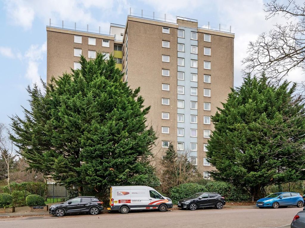 1 bed flat for sale in Avenue Road, London SE20, £210,000